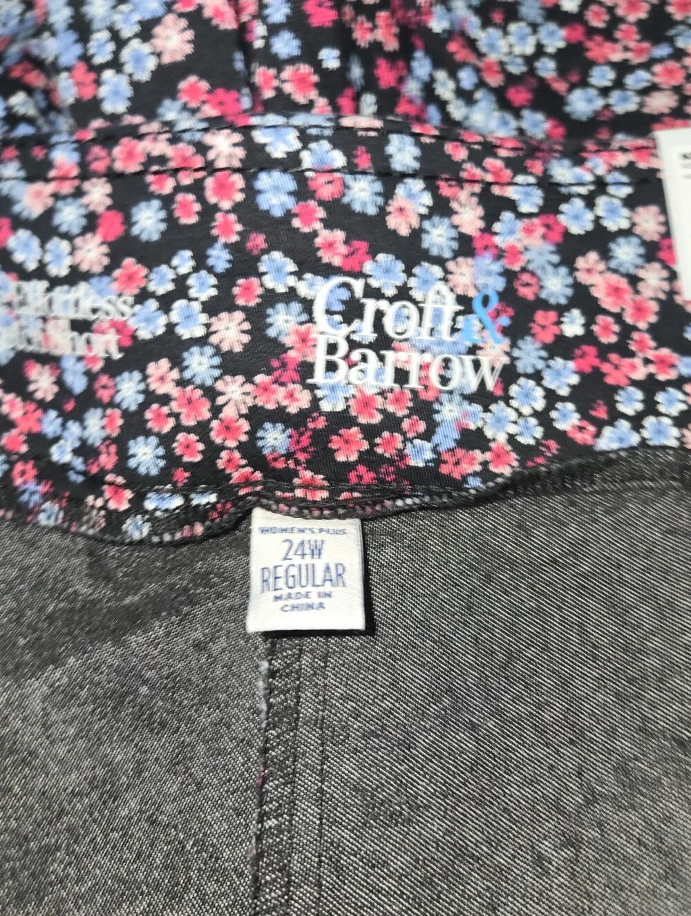 Croft & Barrow Black Floral Shorts with Pink & Blue Daisies Size 24W